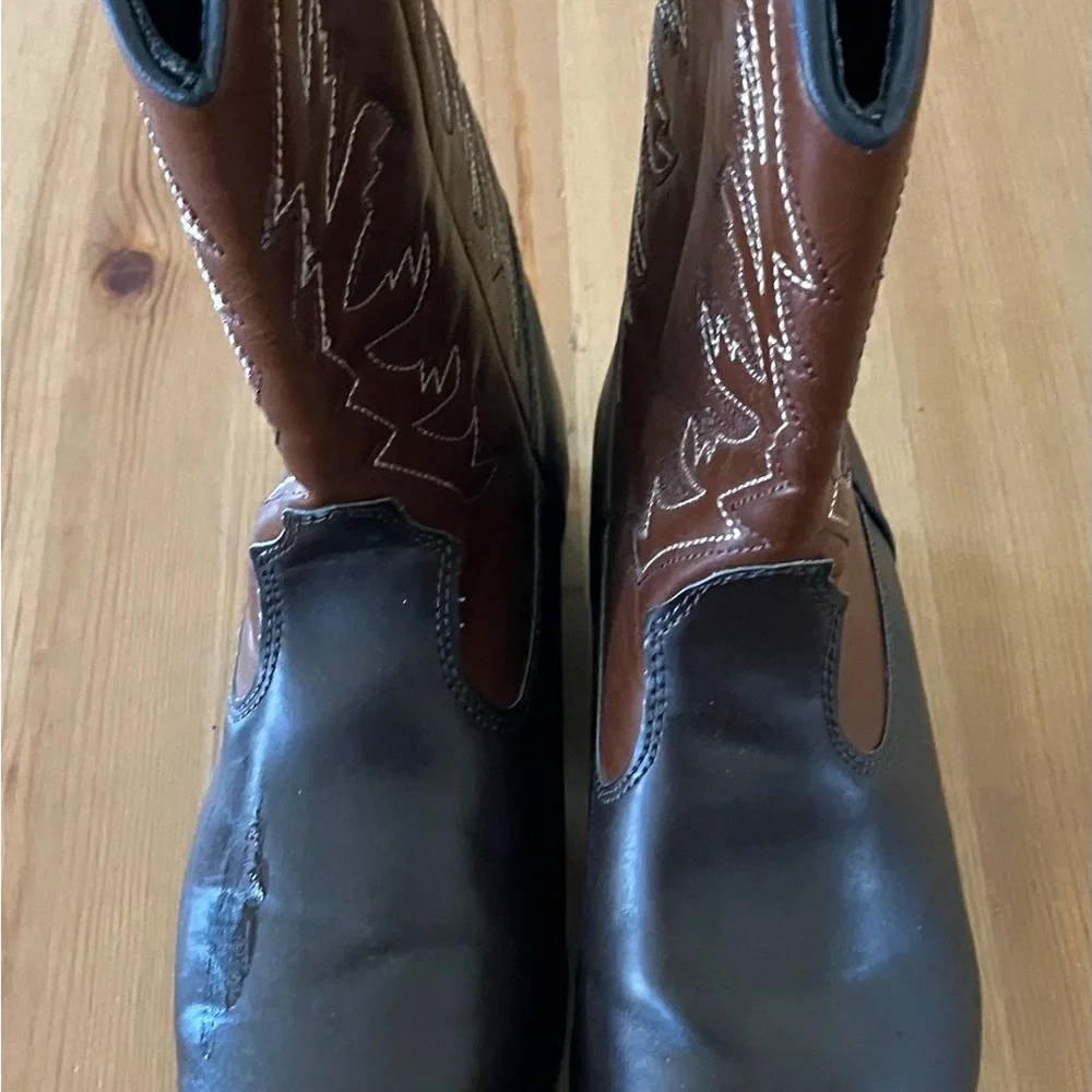 Boys Cowboy Boots  New w/out tag or box. Smartfit Brown two tone size 5